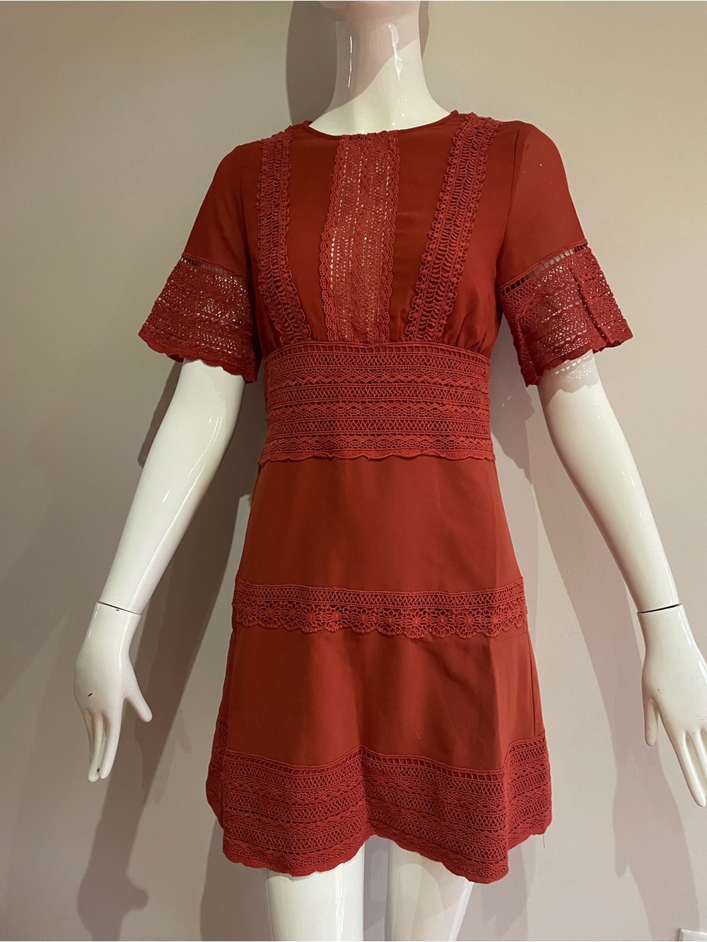 Lace Trim Short Sleeve Mini Dress in Rust